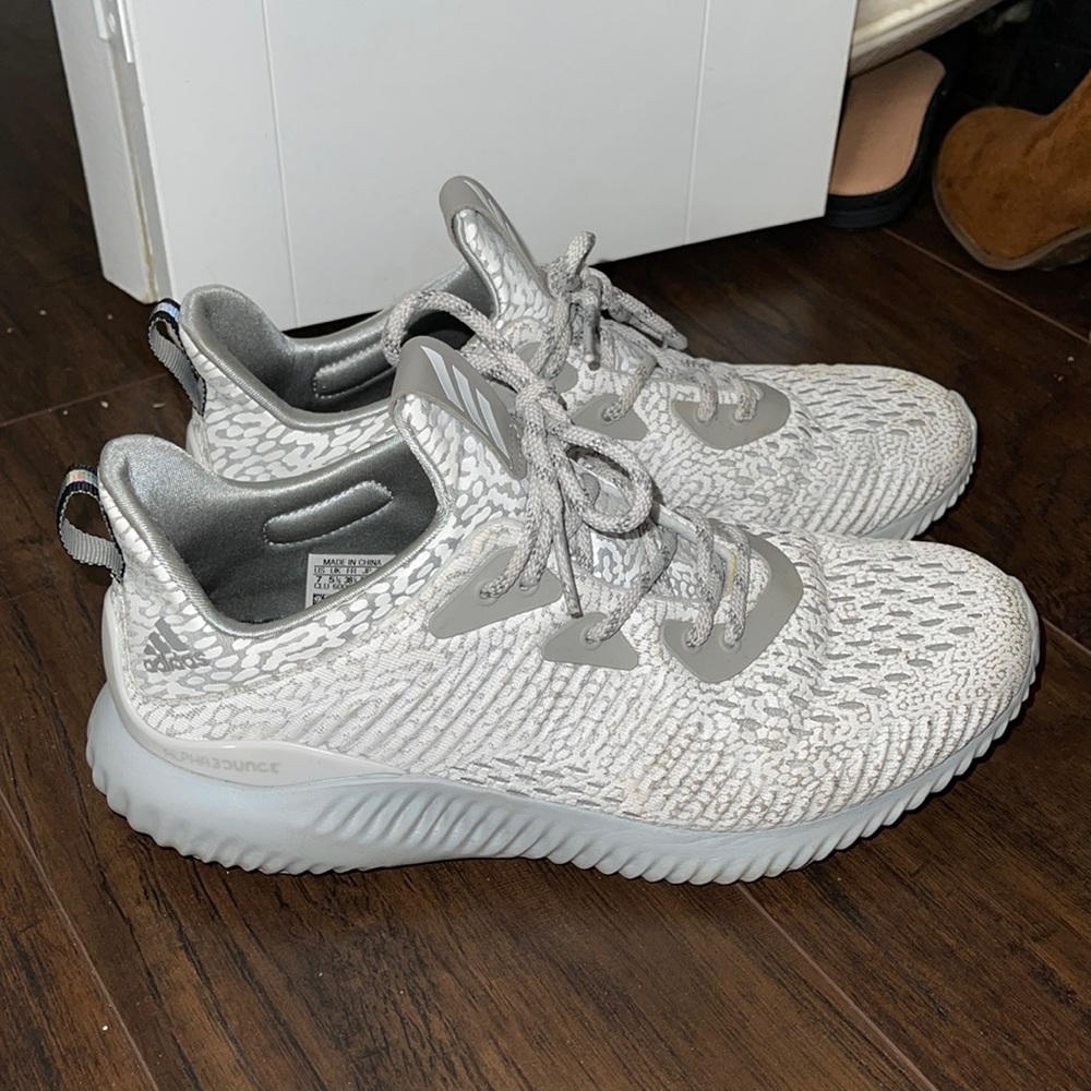 Womens adidas alpha bounce size 7